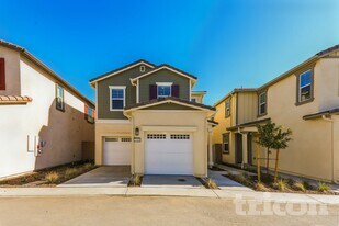 29368 Walnut Tree Way in Winchester, CA - Building Photo