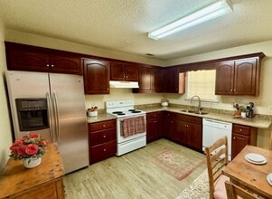 802 N Taylor Ct in Statesboro, GA - Building Photo - Building Photo