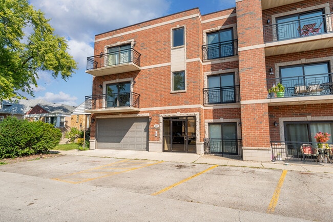 2807 N 75th Ct in Elmwood Park, IL - Building Photo - Building Photo