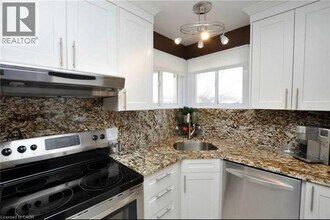 425 E 15th St in Hamilton, ON - Building Photo - Building Photo