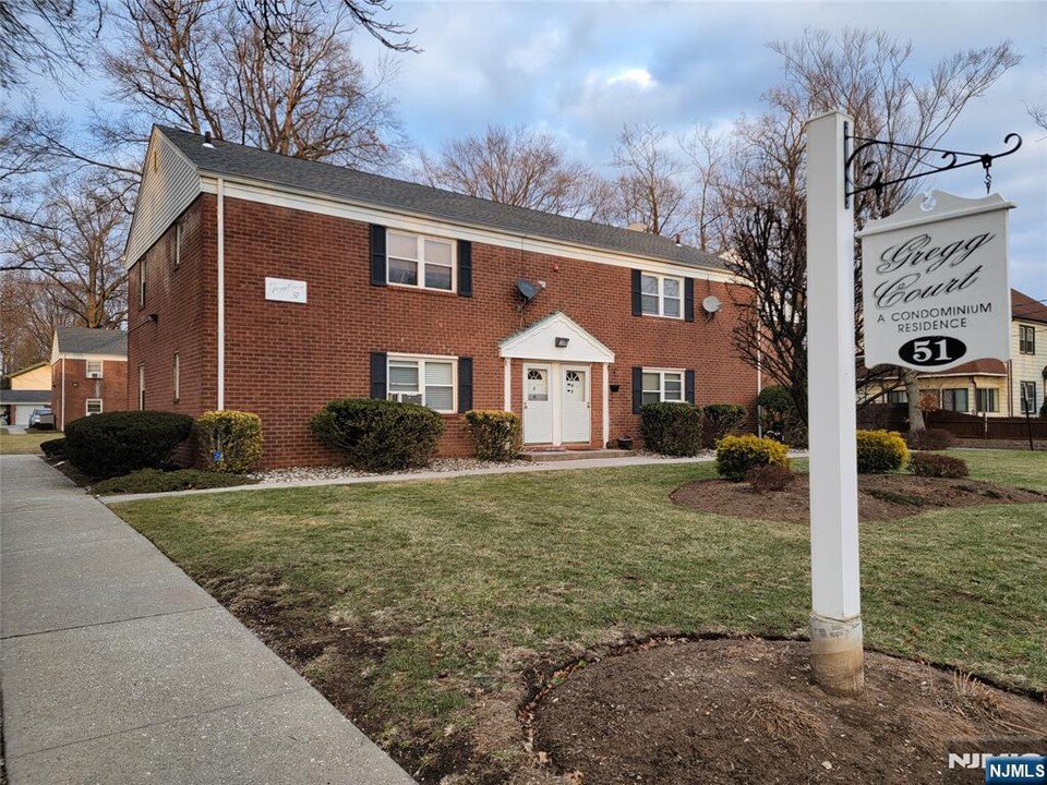 51 W Hudson Ave in Englewood, NJ - Foto de edificio