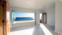 11832 S Beach Club Way in Malibu, CA - Foto de edificio - Building Photo