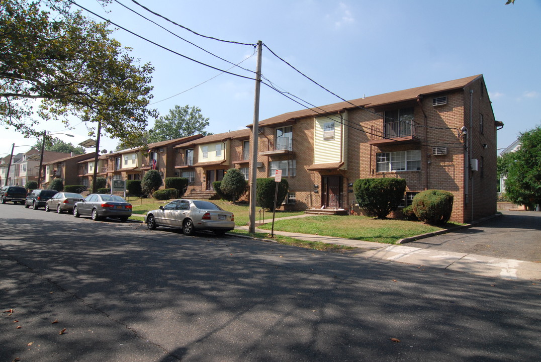 Blaine Gardens in Passaic, NJ - Building Photo