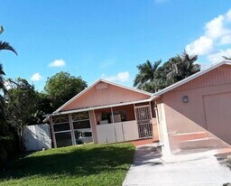 1017 W Lakewood Rd in West Palm Beach, FL - Building Photo