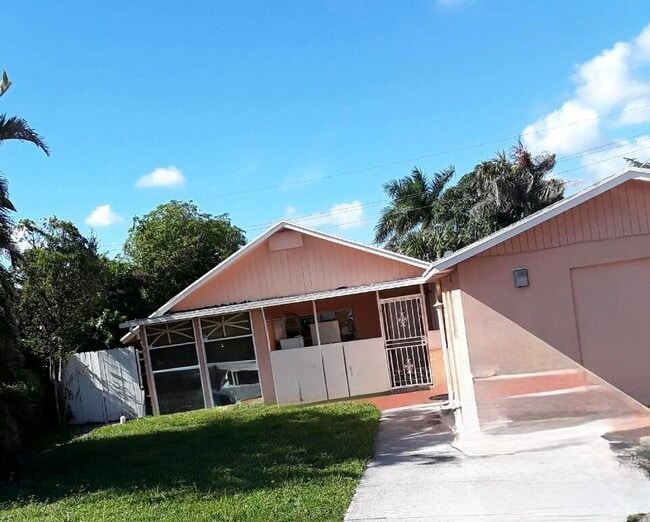 property at 1017 W Lakewood Rd