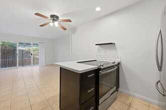 2360 Hosp Way, Unit 129 in Carlsbad, CA - Building Photo - Building Photo