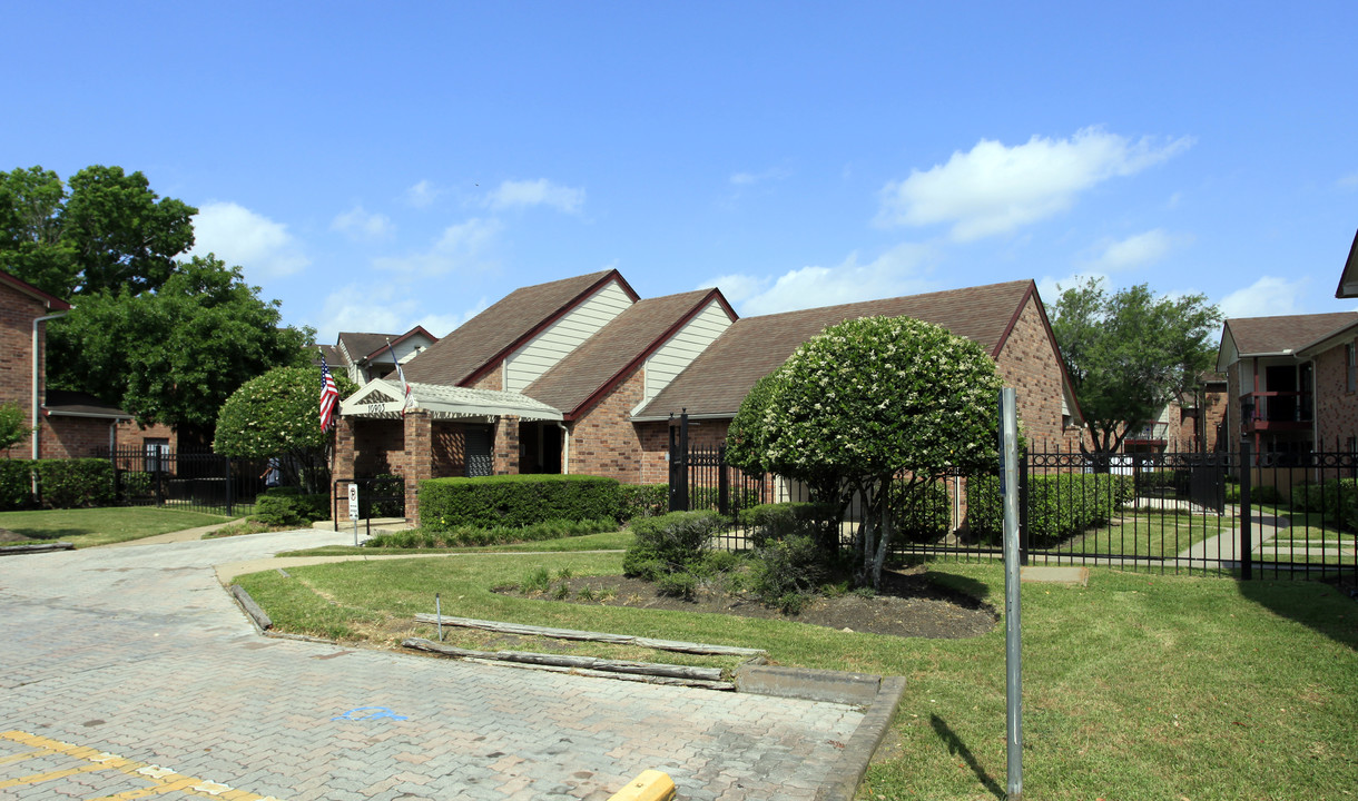 Cimarron Landing in Houston, TX - Building Photo