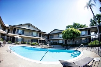 Courtyard Gardens in Tustin, CA - Building Photo - Building Photo