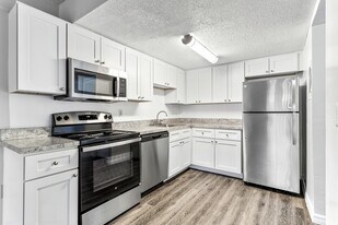 Greenwich Commons Apartment Homes in Tampa, FL - Building Photo