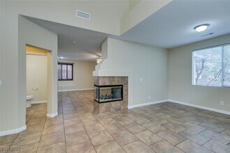 204 Summer Palace Way in Las Vegas, NV - Building Photo - Building Photo