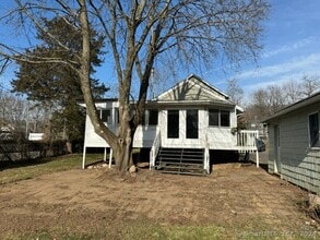 55-57 E Summer St, Unit 1 in Southington, CT - Building Photo - Building Photo
