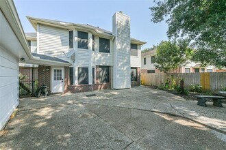 2509 S Mission Cir in Friendswood, TX - Building Photo - Building Photo