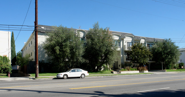 13019 Oxnard St in Van Nuys, CA - Foto de edificio - Building Photo