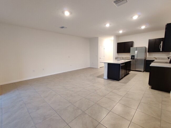 423 Whispering Oaks Ct in Sarasota, FL - Building Photo - Building Photo