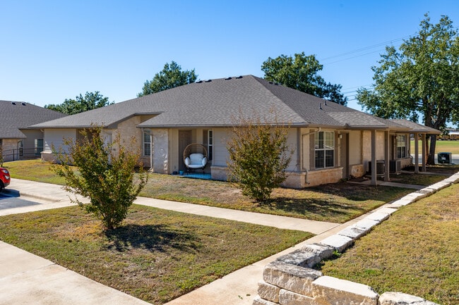 TownePark Fredericksburg in Fredericksburg, TX - Building Photo - Building Photo