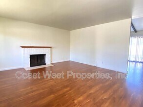 6570 Oakridge Rd in San Diego, CA - Building Photo - Building Photo