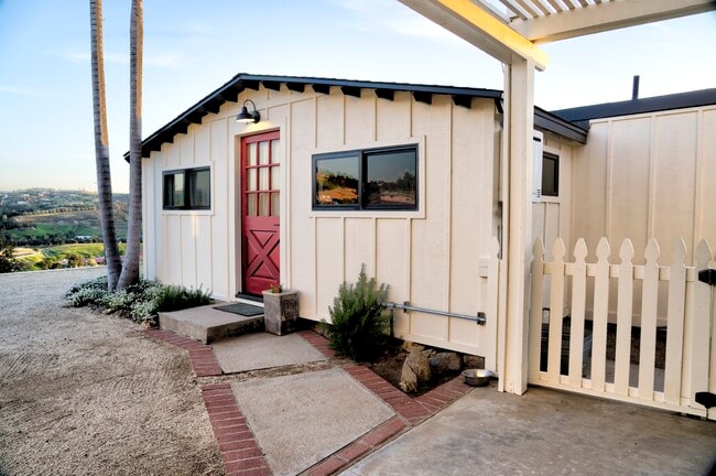 5935 Redondo Dr in Bonsall, CA - Foto de edificio - Building Photo