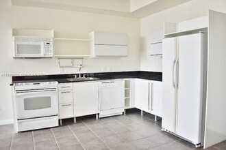 690 SW 1st Ct, Unit 2325 in Miami, FL - Building Photo - Building Photo