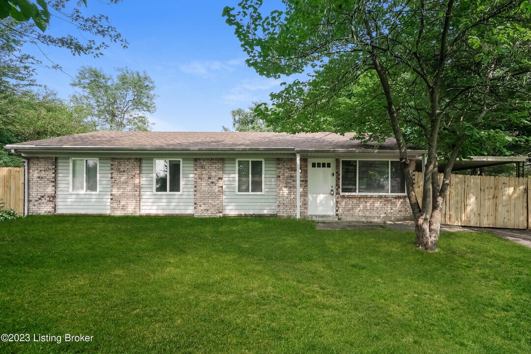 7701 Sherry Lynn Ct in Louisville, KY - Foto de edificio