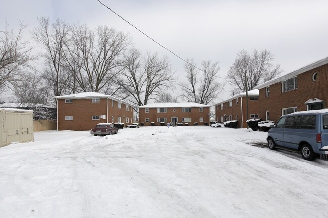 Sunnybrook Apartments in Columbus, OH - Building Photo - Building Photo