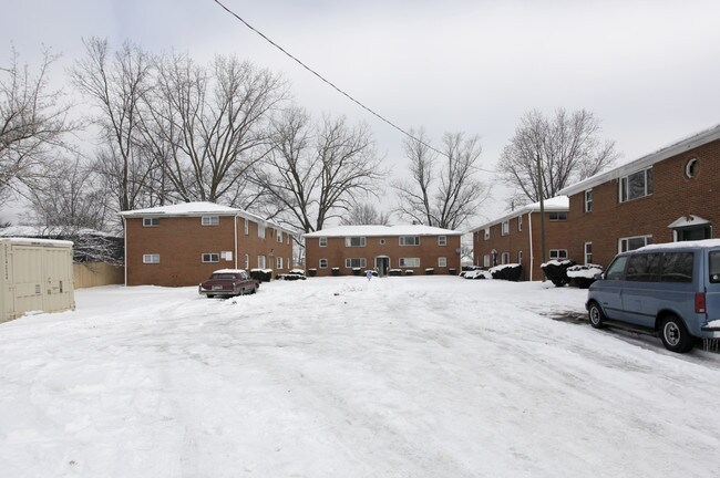 Sunnybrook Apartments in Columbus, OH - Foto de edificio - Building Photo