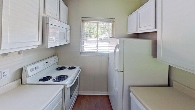 303 Andrea Ln in Hanahan, SC - Building Photo - Building Photo