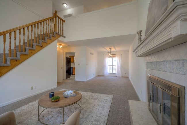 14903 Goodman St in Overland Park, KS - Foto de edificio - Building Photo