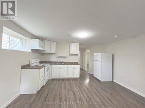 44 Moir Crescent in Barrie, ON - Building Photo - Building Photo