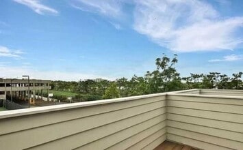 833 Topsail Ln in Secaucus, NJ - Building Photo - Building Photo