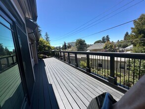 3926 Robley Terrace in Oakland, CA - Building Photo - Building Photo
