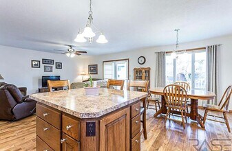 2720 S Maywood Dr in Sioux Falls, SD - Building Photo - Building Photo