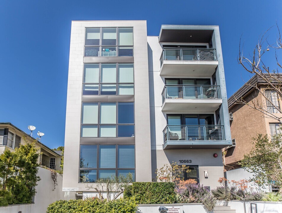 10663 Kinnard Ave in Los Angeles, CA - Building Photo