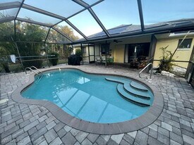 110 SW 10th Terrace in Cape Coral, FL - Building Photo