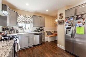 44 Fairfax St, Unit 2 in Somerville, MA - Foto de edificio - Building Photo