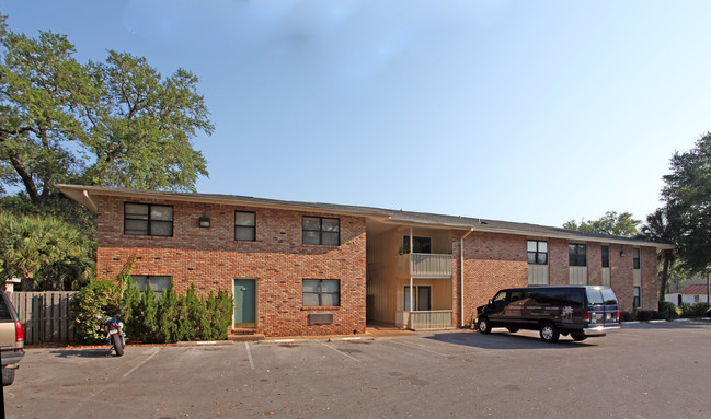 112 St John St in Pensacola, FL - Foto de edificio - Building Photo