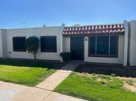 4606 W Desert Crest Dr in Glendale, AZ - Building Photo