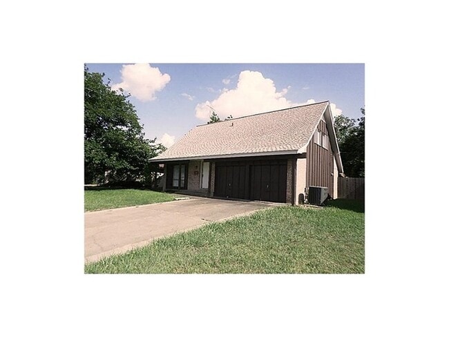 1514 Regina Ct S in Irving, TX - Building Photo - Building Photo