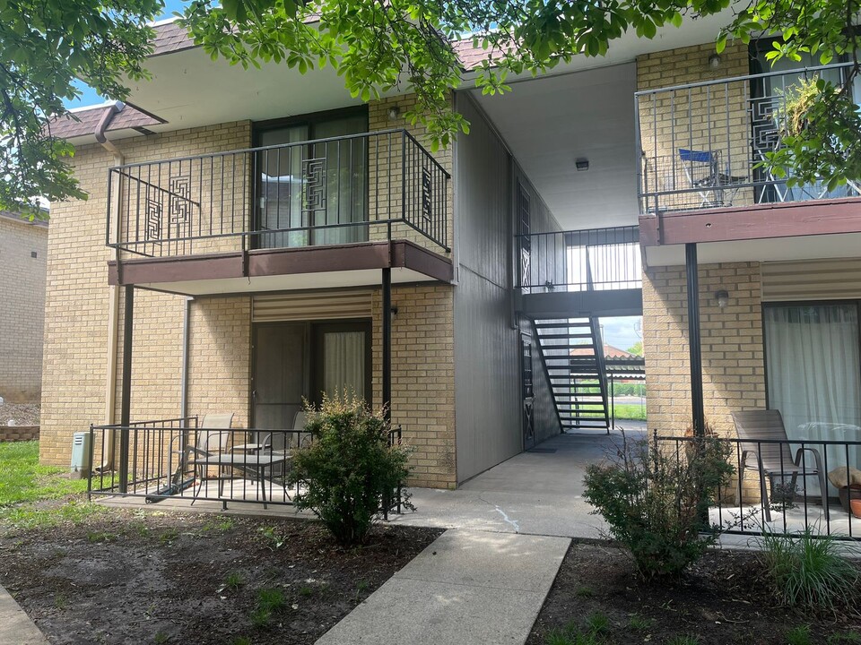 2928 SW Lydia Ave in Topeka, KS - Building Photo