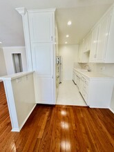2714 W Clark Ave in Burbank, CA - Foto de edificio - Building Photo