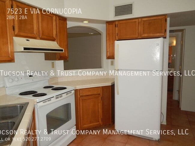 7523 Vía Cornucopia in Tucson, AZ - Building Photo - Building Photo