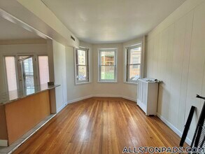 1135 Commonwealth Ave in Boston, MA - Building Photo - Building Photo