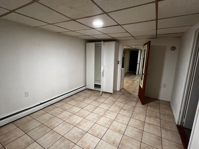 225 Travis Ave, Unit 1 in Elmont, NY - Foto de edificio - Building Photo