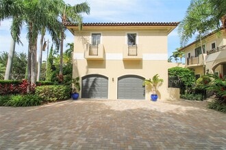 5655 Pine Tree Dr in Miami Beach, FL - Building Photo - Building Photo