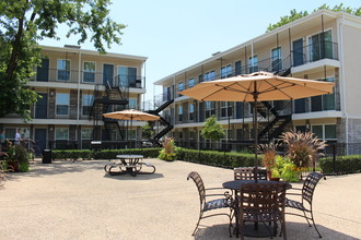 The Summit at Midtown in Dallas, TX - Building Photo - Building Photo