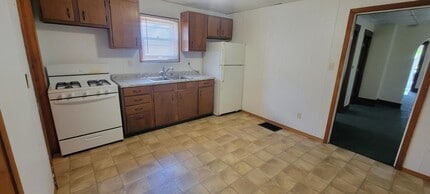 218 E National St in Vermillion, SD - Building Photo - Building Photo