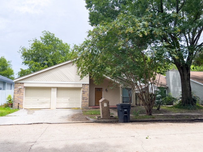 2827 Waypark Dr
