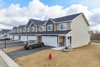 Kings Crossing Townhomes in North Chili, NY - Building Photo - Building Photo