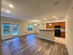 103 NE Canvasback Way in Hillsboro, OR - Building Photo - Building Photo