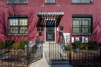 1812 D St NE in Washington, DC - Foto de edificio - Building Photo