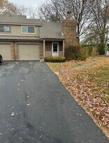 118 Potawatomi Trail in Lake Zurich, IL - Building Photo